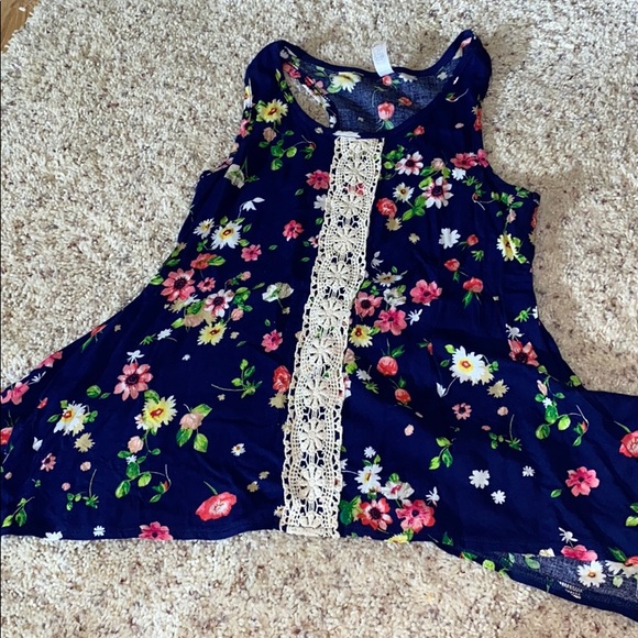This is a really cute dressy tank top! - Picture 1 of 2